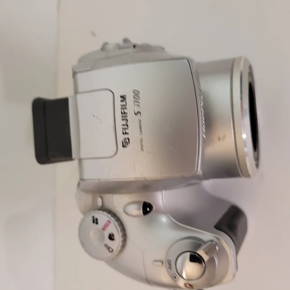 FujiFilm S3100 Digital Camera
